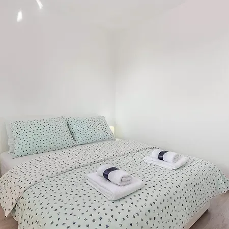 Lovely In With Kitchen Apartment